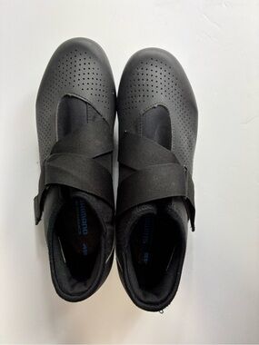 Shimano Black Men's Performance Cycling Shoes with Cross-Strap Closures